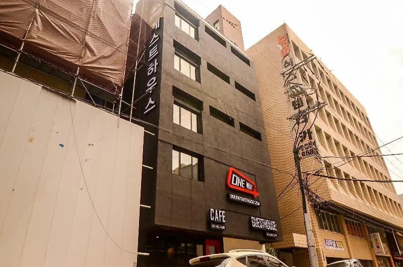 One Way Guesthouse Busan 2*,