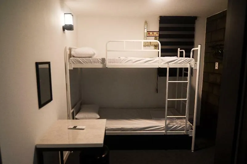 One Way Guesthouse Busan 2*,