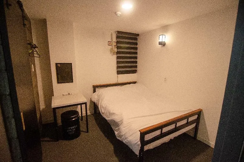 One Way Guesthouse Μπουσάν 2*,